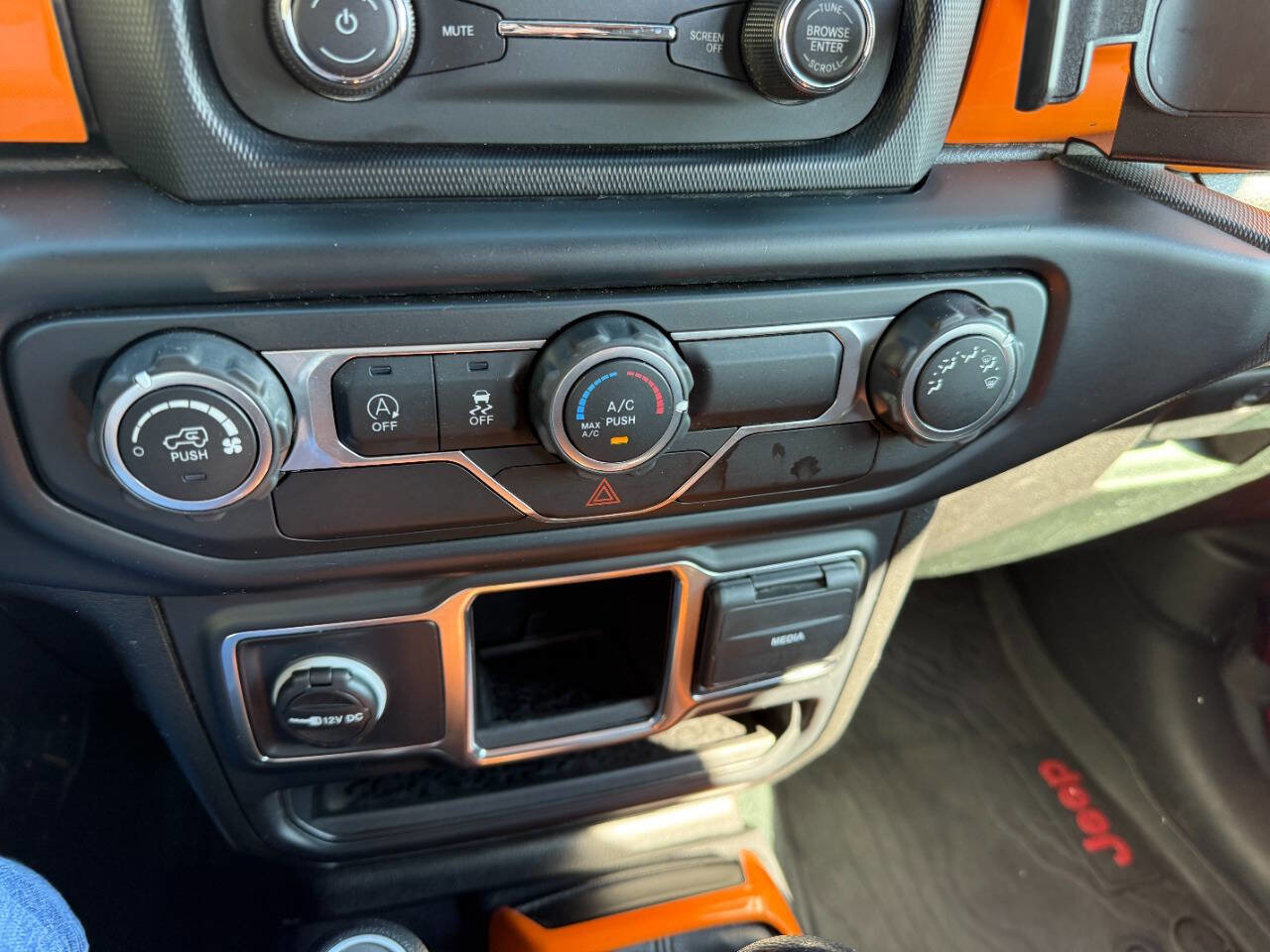 Used 2019 Jeep Wrangler Unlimited Sport image 30
