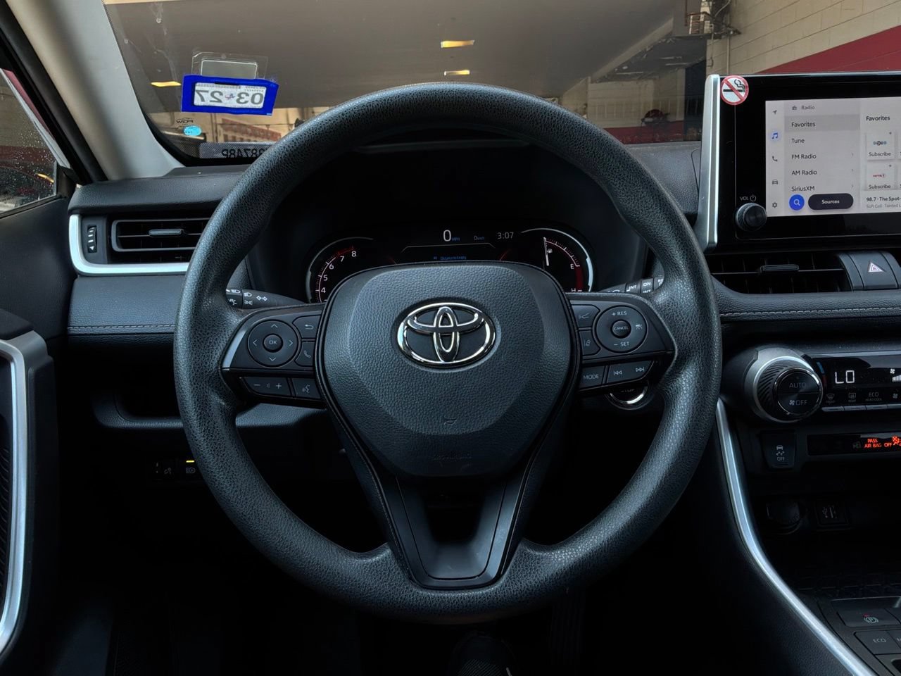 Used 2025 Toyota RAV4 XLE FWD image 33