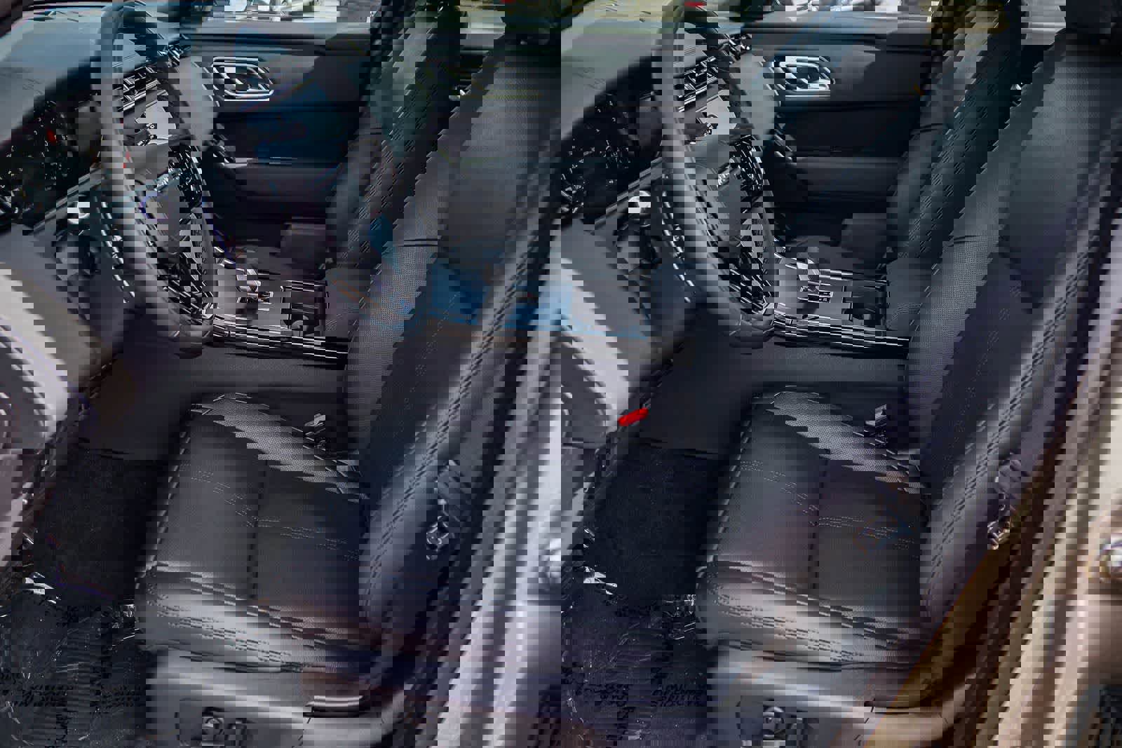 New 2026 Land Rover Range Rover Velar Dynamic SE image 19