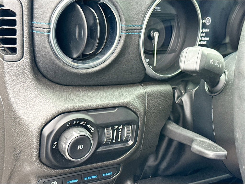 Used 2022 Jeep Wrangler Unlimited Rubicon 4xe image 11