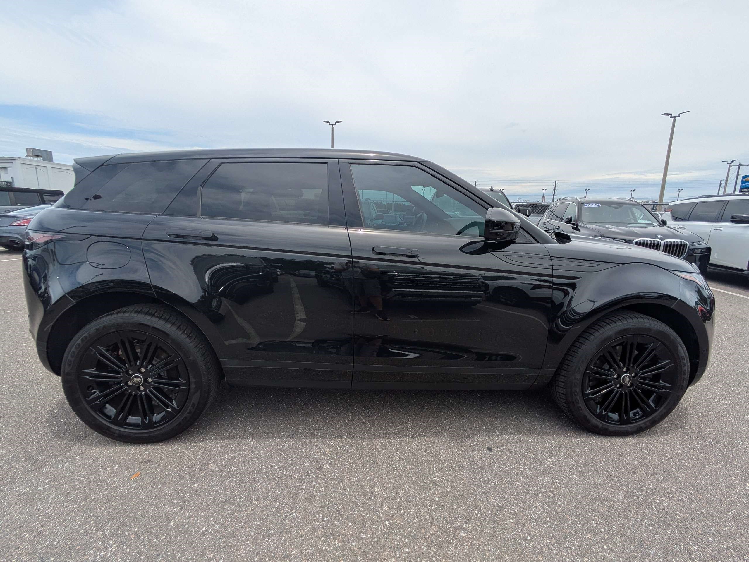 Used 2026 Land Rover Range Rover Evoque S AWD/4WD image 2