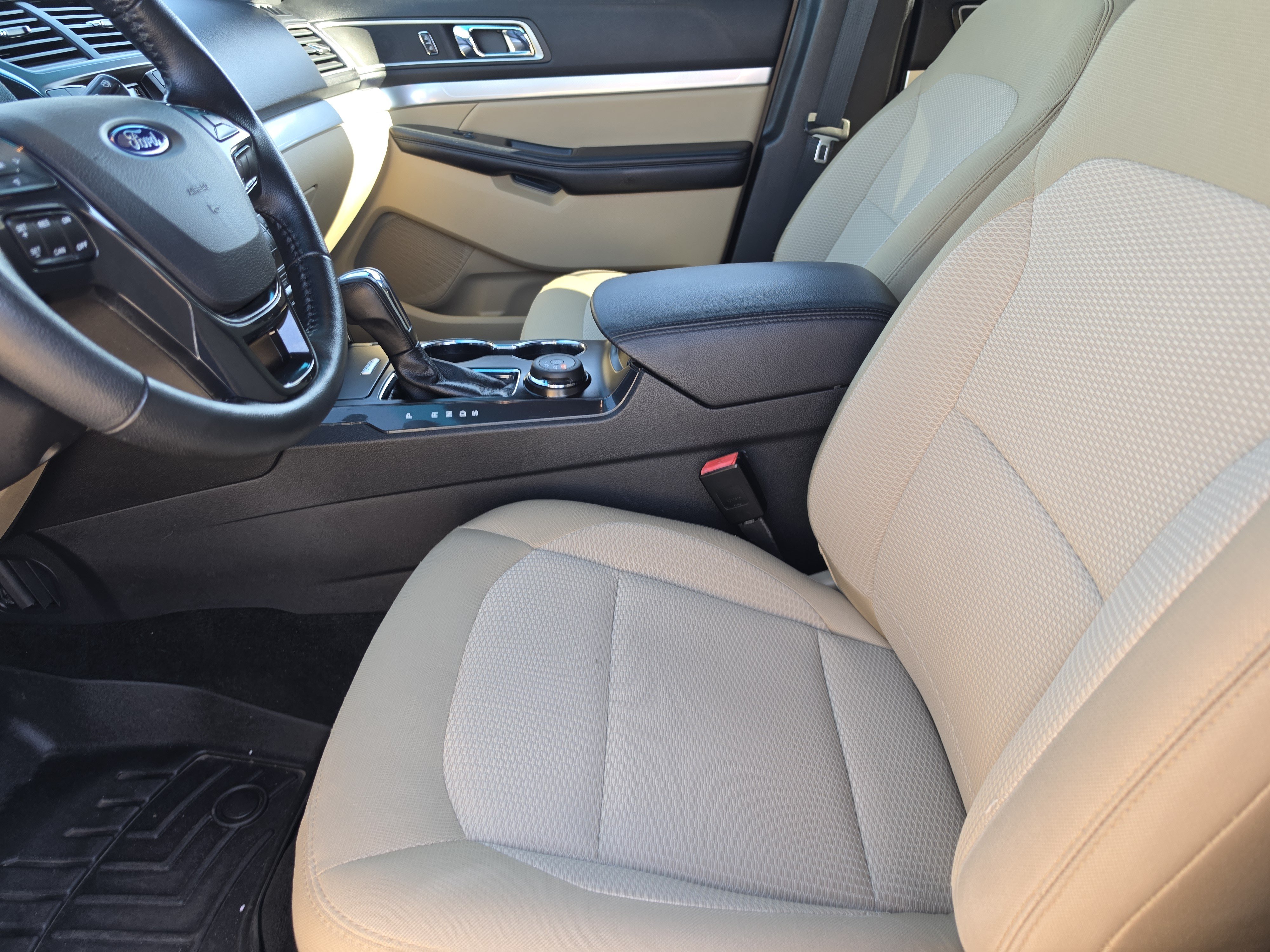 Used 2017 Ford Explorer XLT AWD/4WD image 9