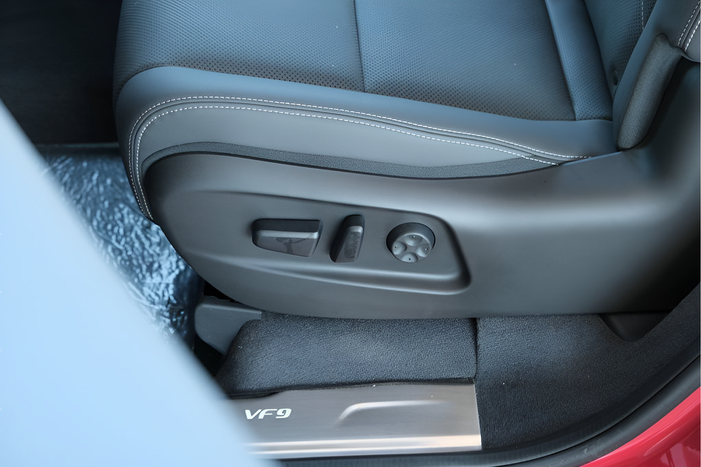 New 2024 VinFast VF 9 Plus AWD/4WD image 18