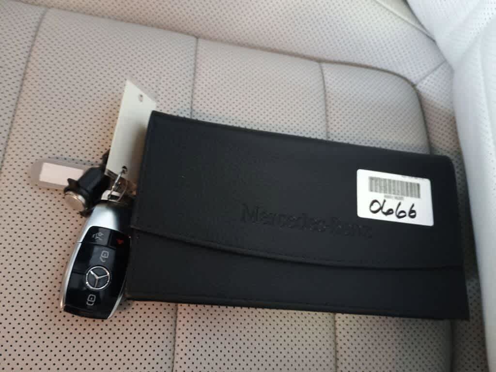 Used 2023 Mercedes-Benz E 350 4MATIC Sedan image 4