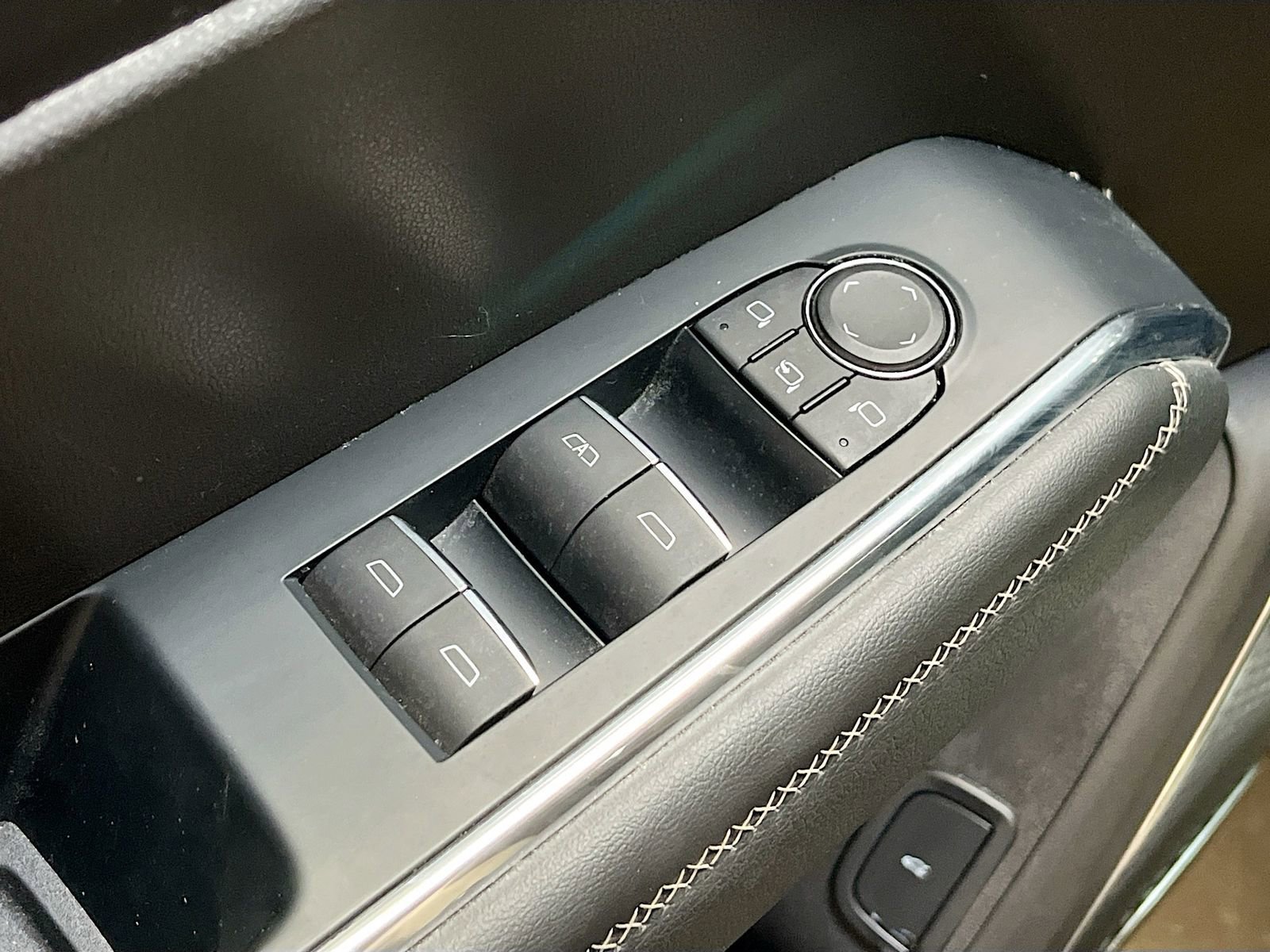 Used 2024 GMC Acadia Denali w/ LPO, Floor Liner Package image 18