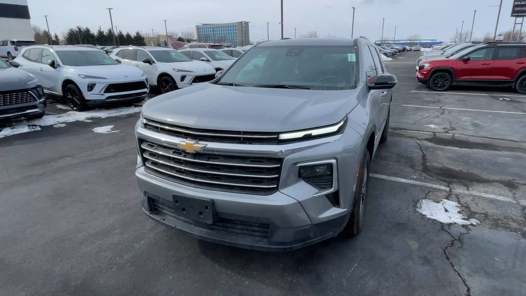 Used 2025 Chevrolet Traverse LT FWD image 5