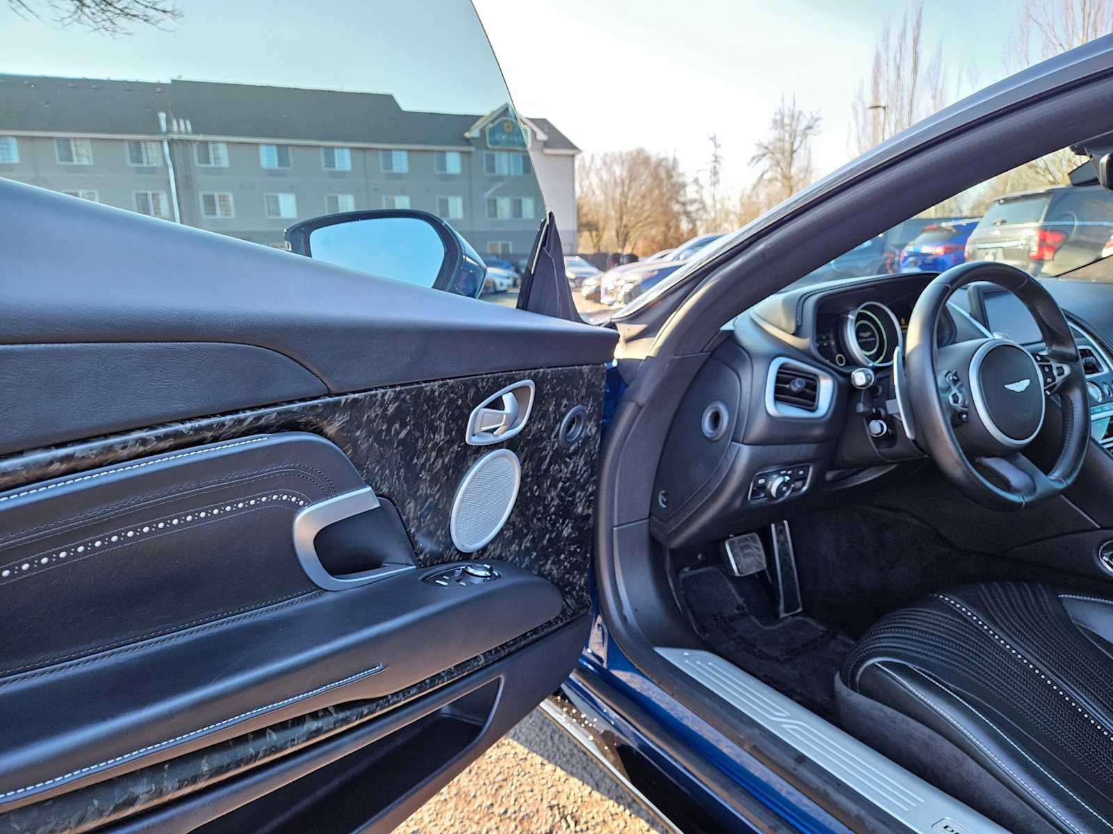 Used 2020 Aston Martin DB11 V8 image 22