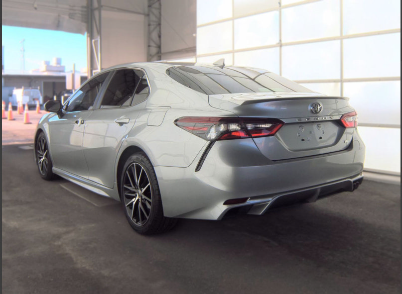 Used 2024 Toyota Camry SE FWD image 4