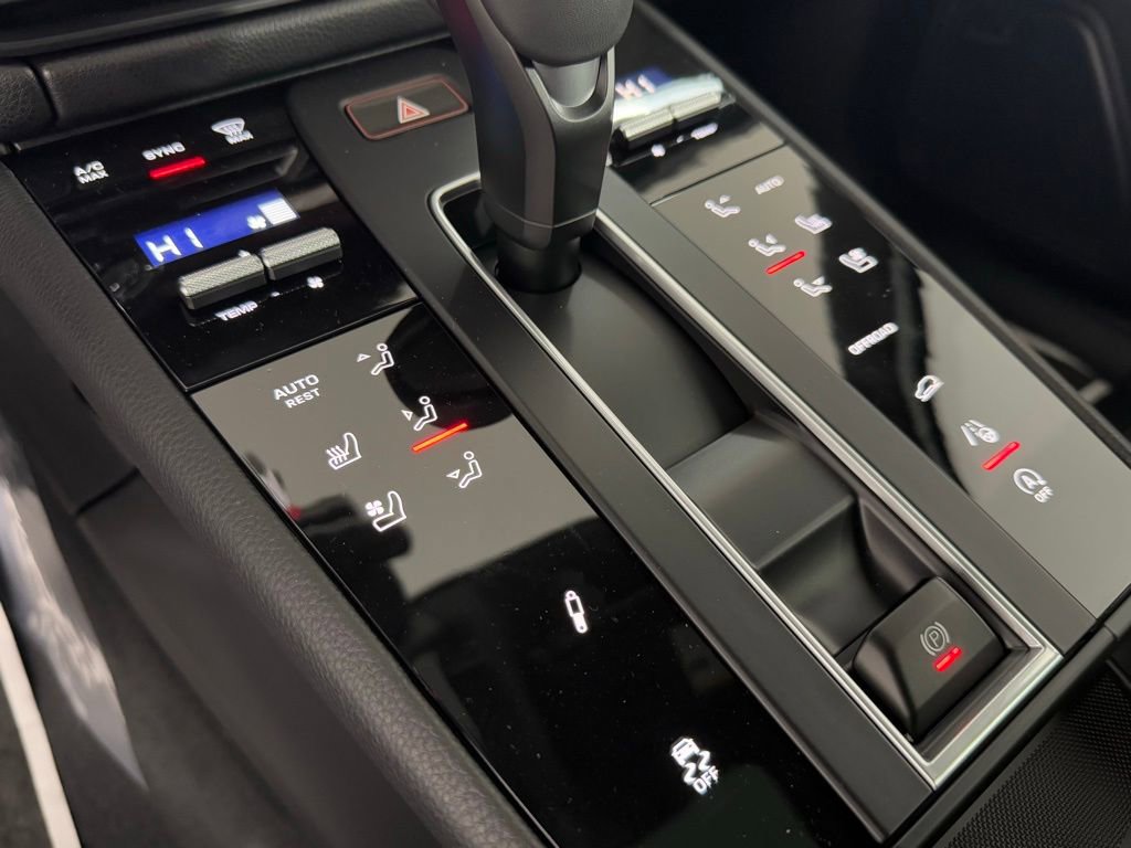 New 2026 Porsche Macan Turbo image 34