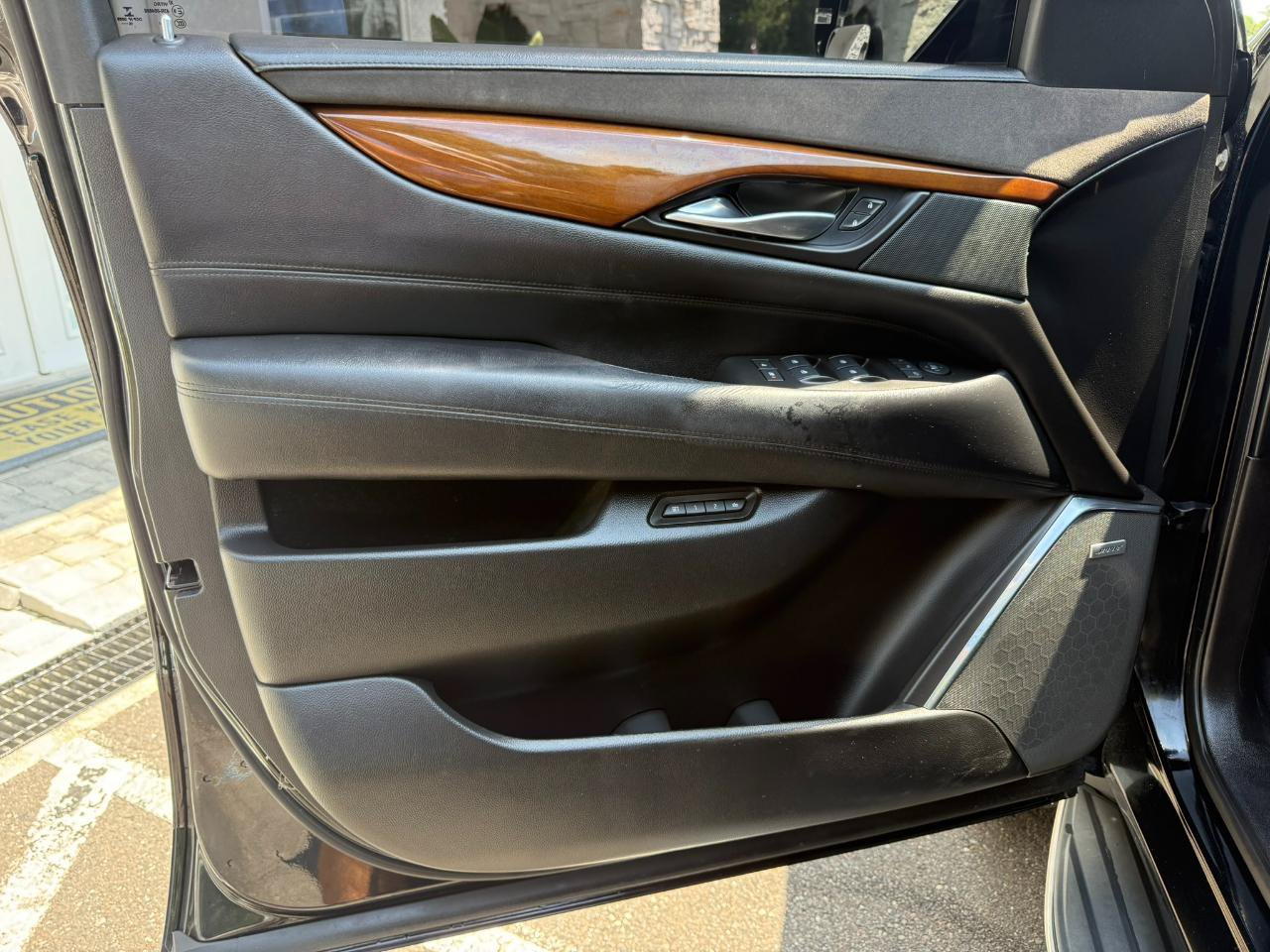 Used 2017 Cadillac Escalade 2WD image 20