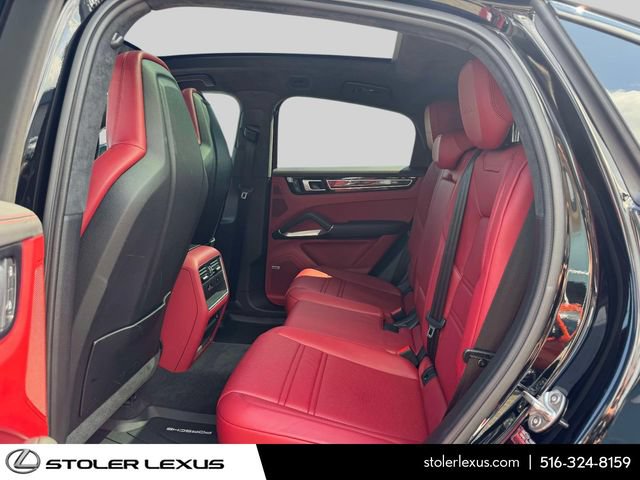 Used 2022 Porsche Cayenne Turbo S AWD/4WD image 16