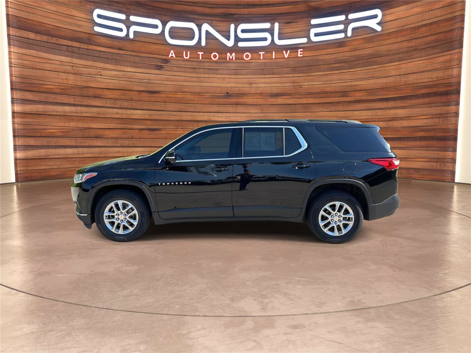 Used 2020 Chevrolet Traverse LT w/ Driver Confidence II Package AWD/4WD image 2