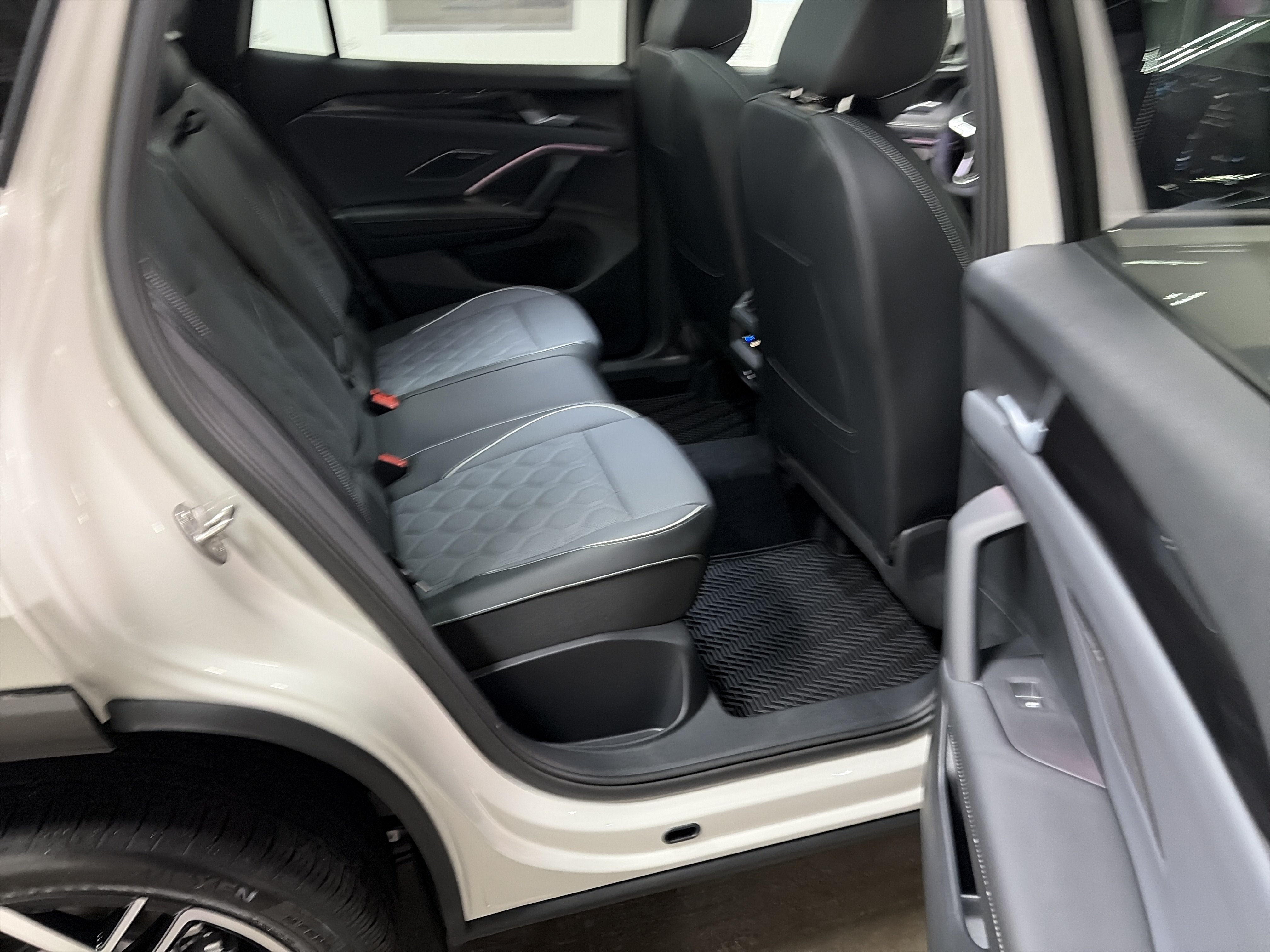 New 2026 Volkswagen Tiguan SEL R-Line AWD/4WD image 35