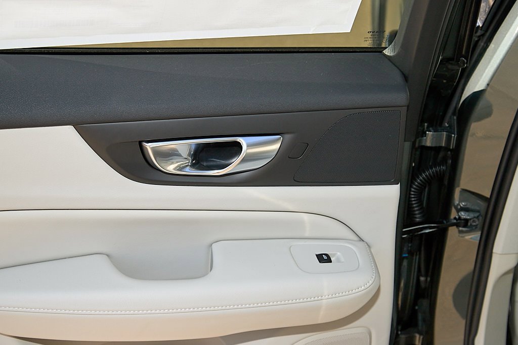 New 2026 Volvo V60 B5 Cross Country Plus w/ Climate Package image 18