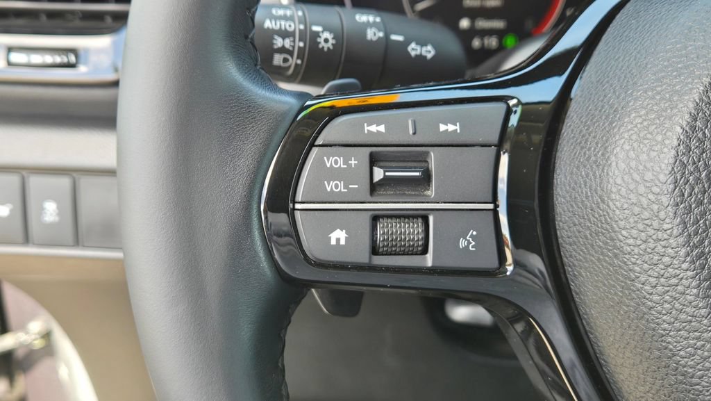 Used 2025 Honda Pilot EX-L image 17