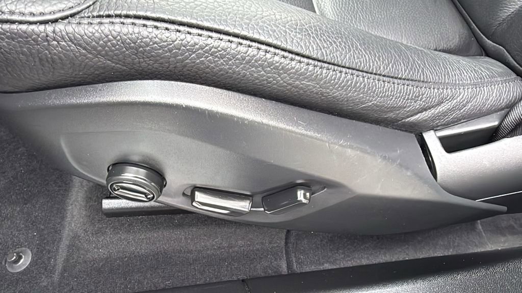 Certified 2025 Volvo XC60 B5 Plus image 22