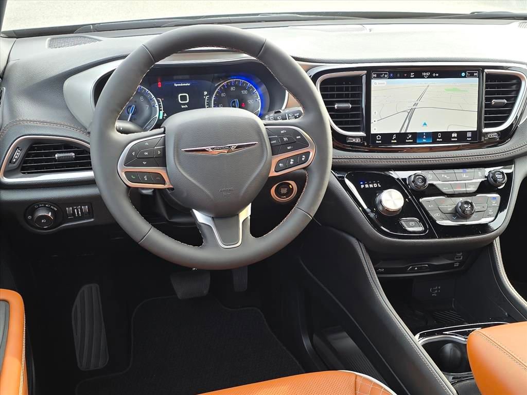 New 2026 Chrysler Pacifica Pinnacle w/ Trailer Tow Group AWD/4WD image 6