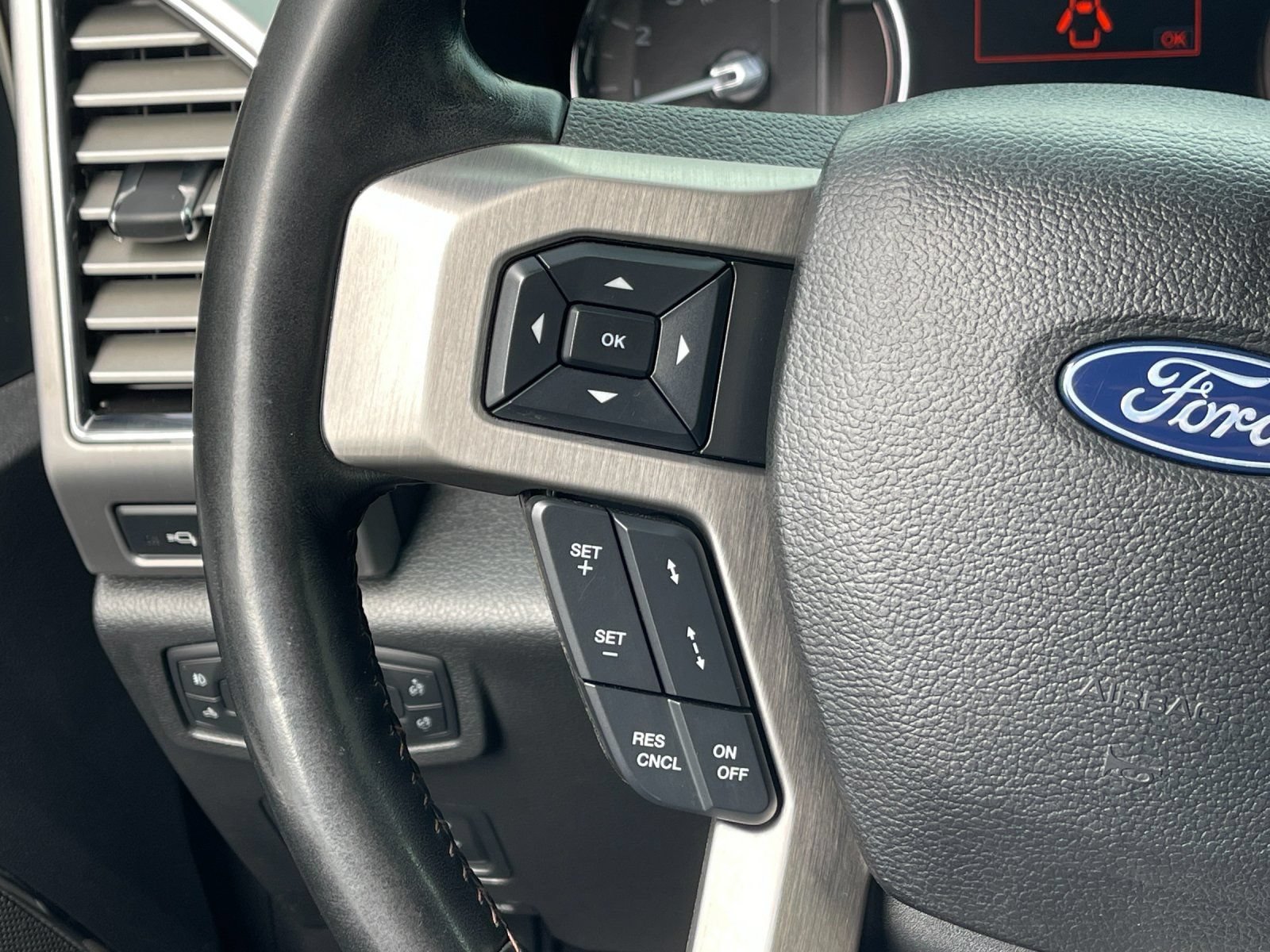 Used 2020 Ford F250 Platinum w/ FX4 Off-Road Package AWD/4WD image 27