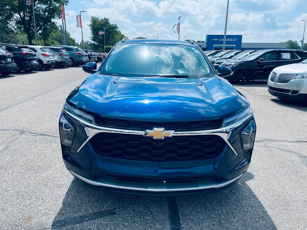 Used 2024 Chevrolet Trax LT FWD image 10