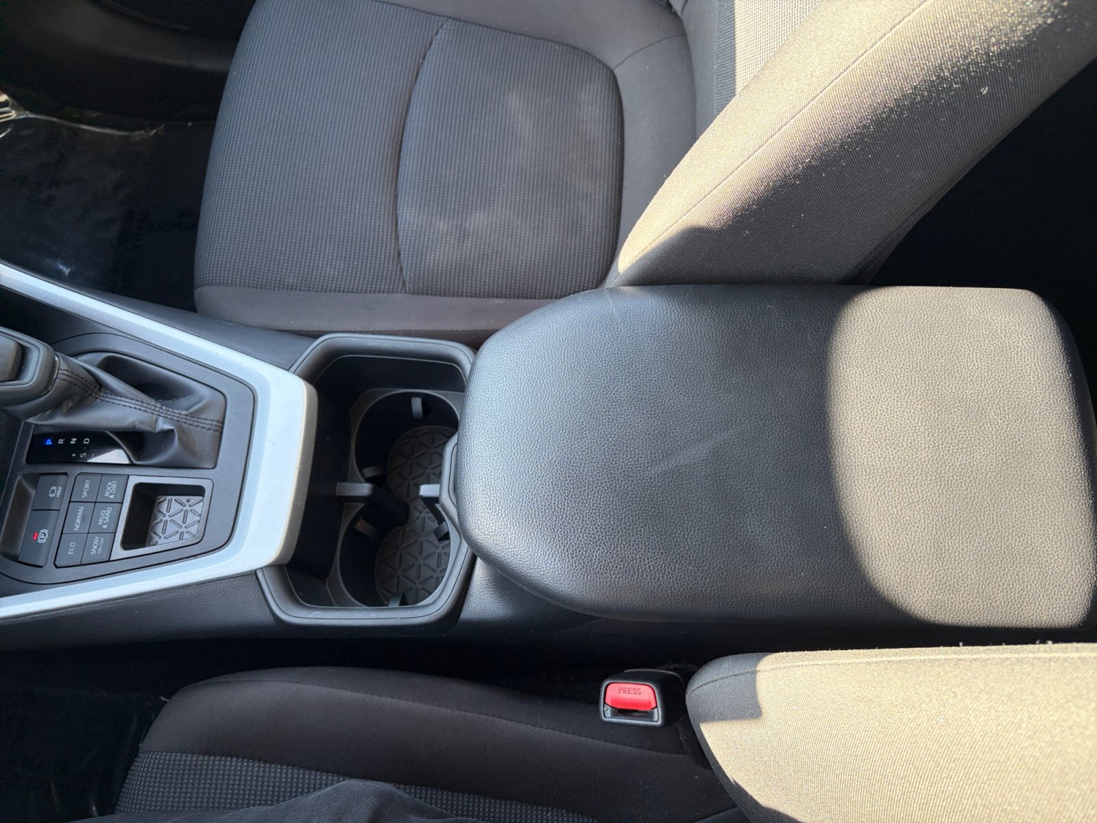 Used 2024 Toyota RAV4 LE AWD/4WD image 26