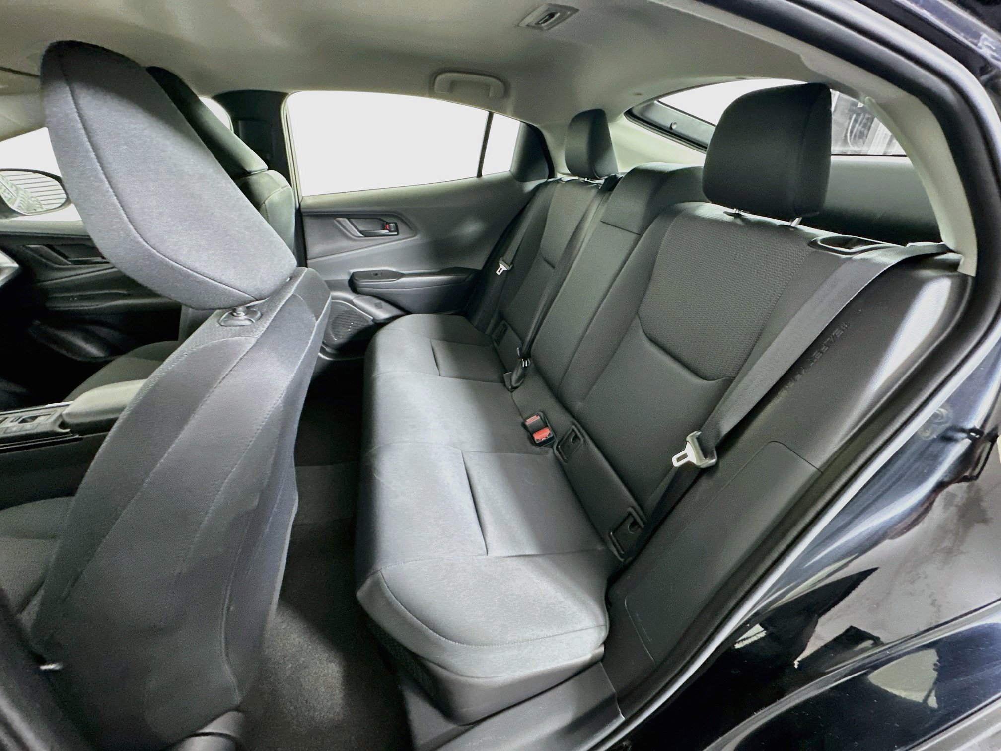 Used 2025 Toyota Prius LE FWD image 26
