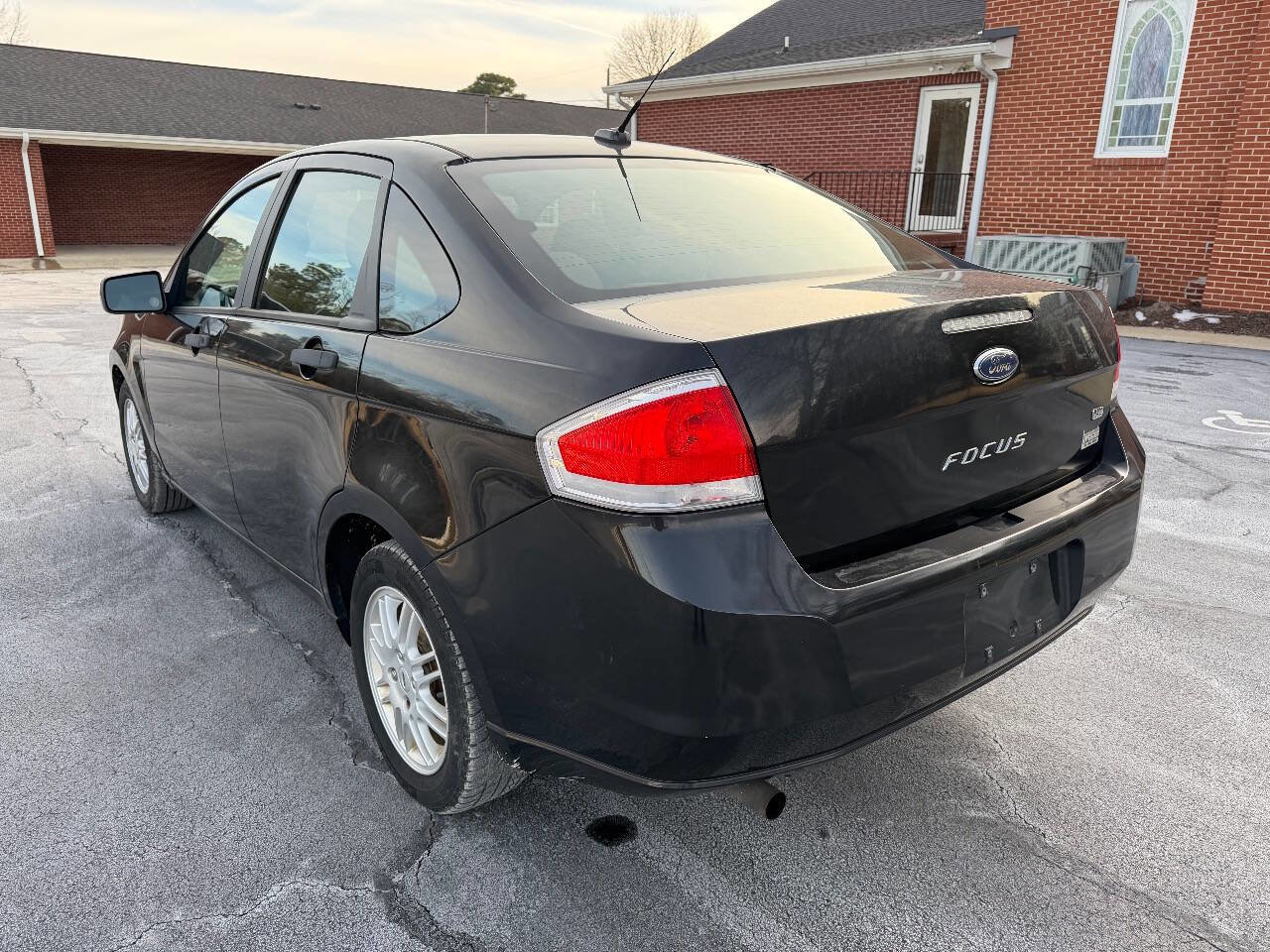 Used 2010 Ford Focus SE image 5