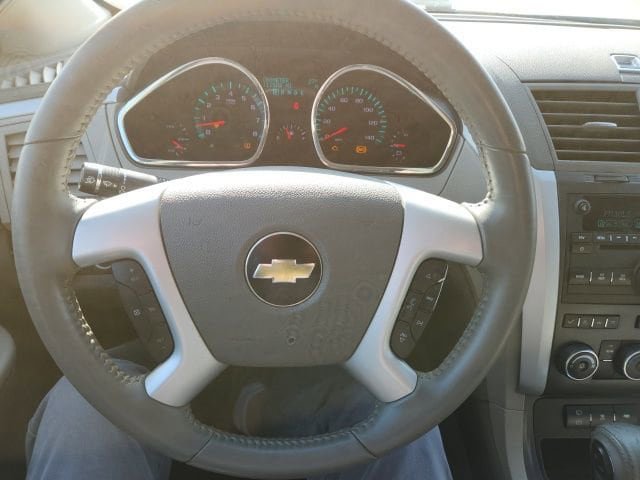 Used 2010 Chevrolet Traverse LT FWD image 11