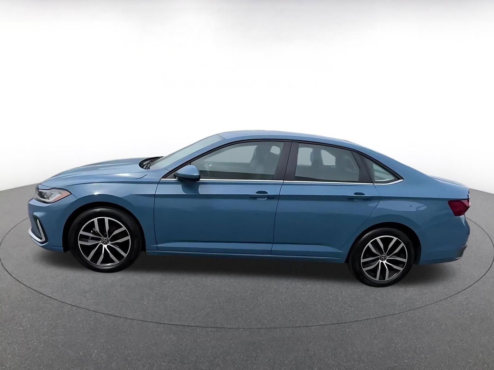 Used 2025 Volkswagen Jetta SE image 9