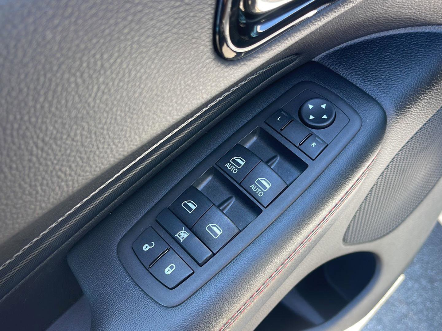 Used 2025 Dodge Durango GT RWD image 15