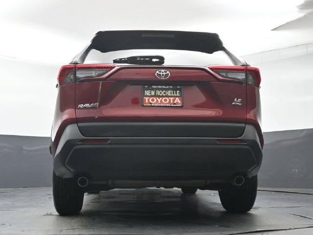 Certified 2021 Toyota RAV4 LE AWD/4WD image 28