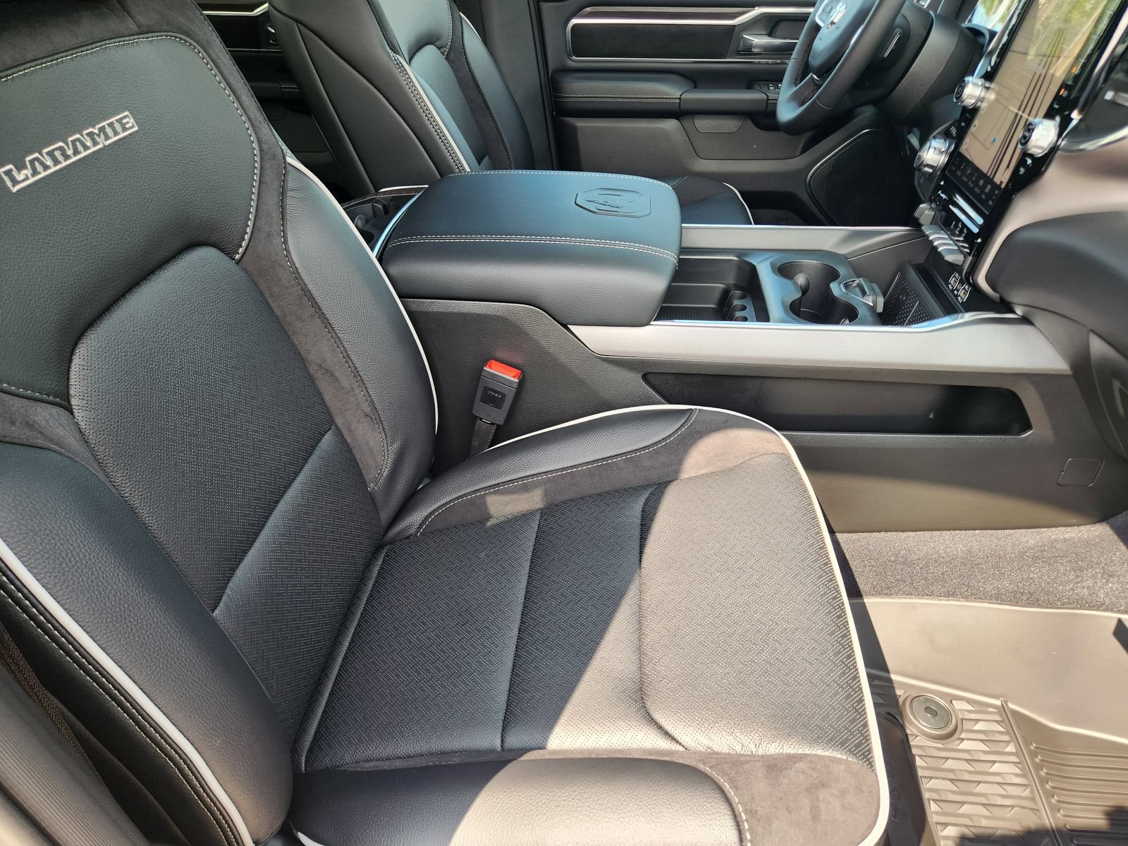 New 2026 RAM 1500 Laramie w/ Laramie Southwest Edition AWD/4WD image 14