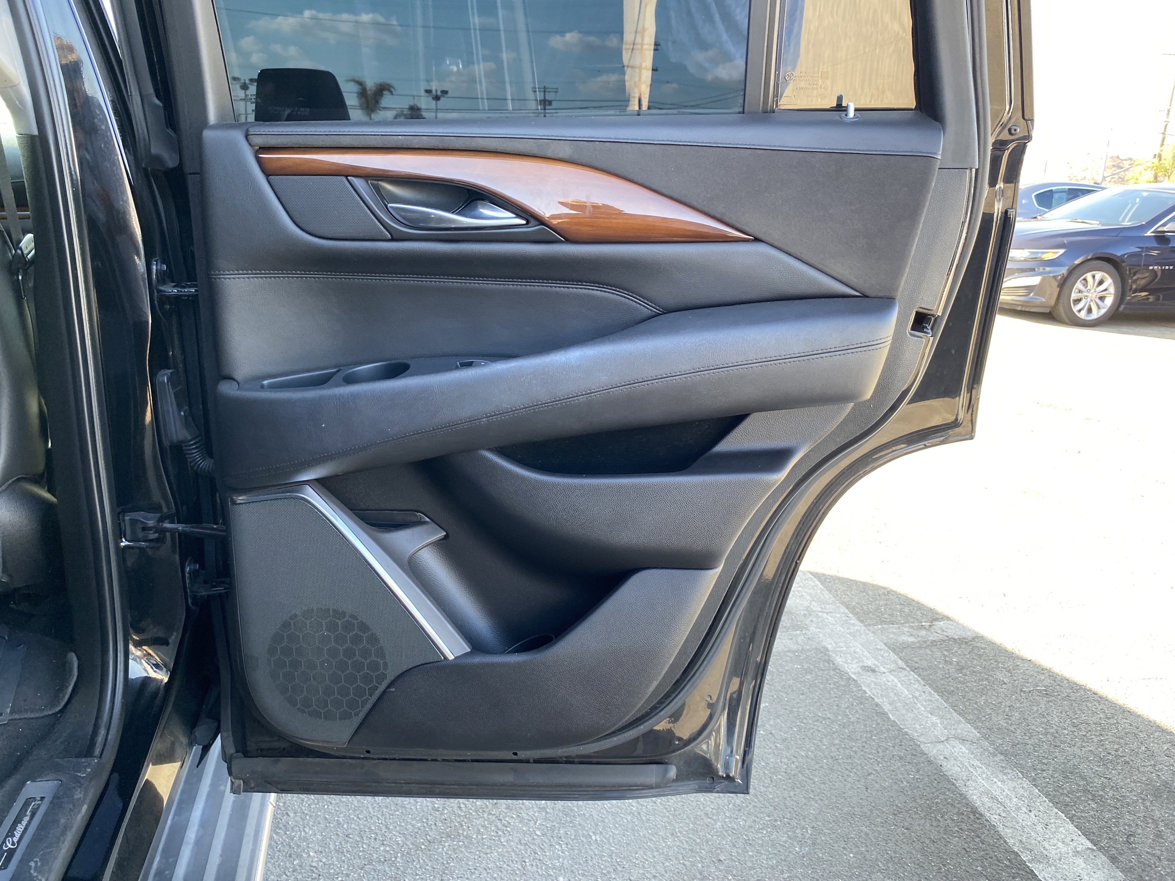 Used 2018 Cadillac Escalade Luxury image 19