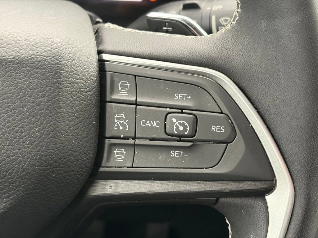 Used 2023 Jeep Grand Cherokee L Altitude AWD/4WD image 29
