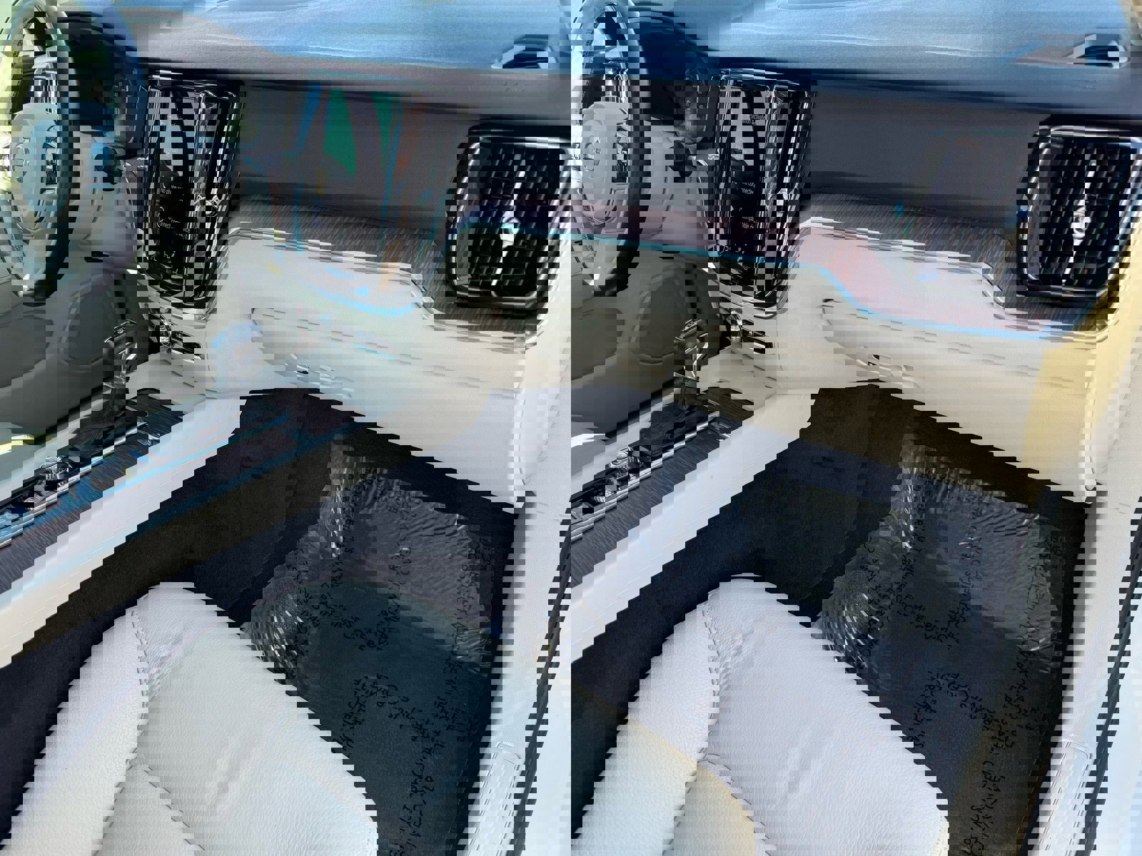 Used 2021 Volvo S60 T5 Momentum w/ Climate Package image 13