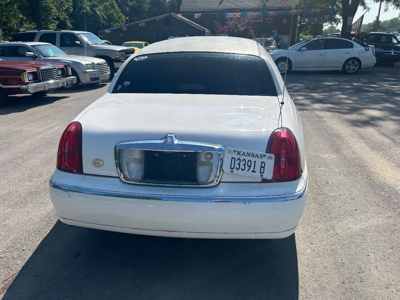 Used 1999 Lincoln Town Car Executive RWD image 5