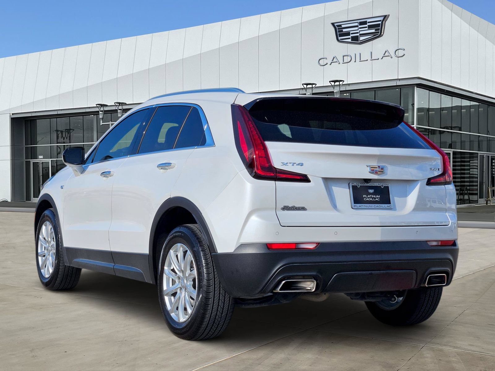 Certified 2023 Cadillac XT4 Luxury w/ Cold Weather Package FWD image 4