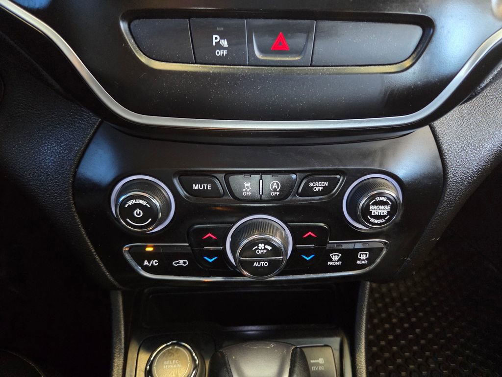 Used 2019 Jeep Cherokee Latitude Plus w/ Comfort/Convenience Group image 41