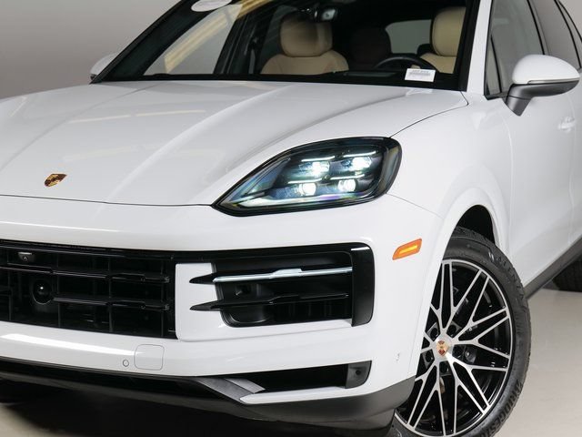 Certified 2026 Porsche Cayenne AWD/4WD image 28