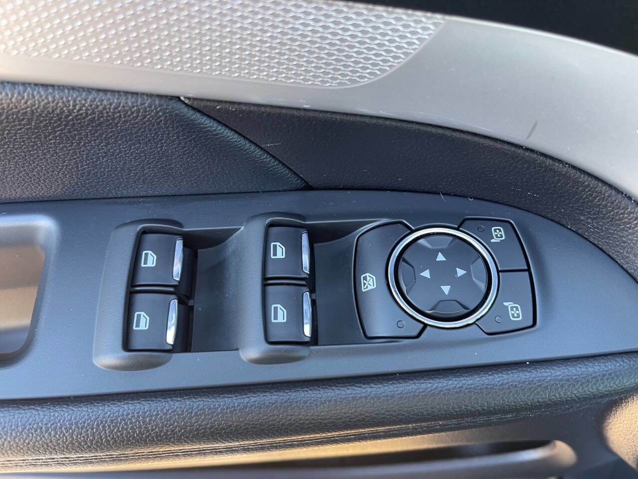 Used 2017 Ford Explorer XLT AWD/4WD image 16