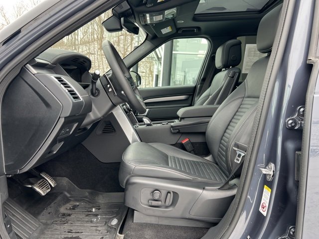Used 2024 Land Rover Discovery Dynamic SE image 19