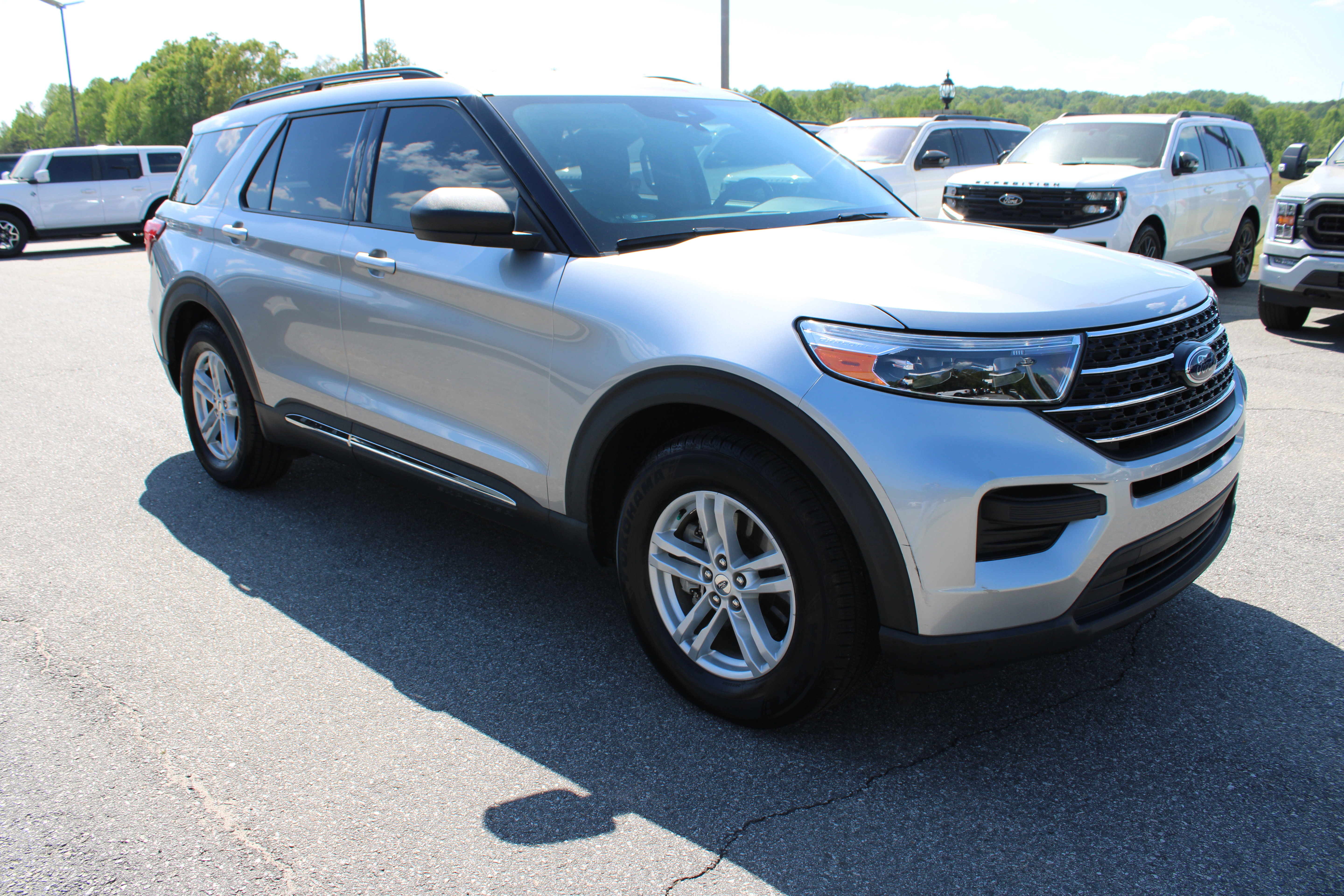 Used 2021 Ford Explorer XLT image 4