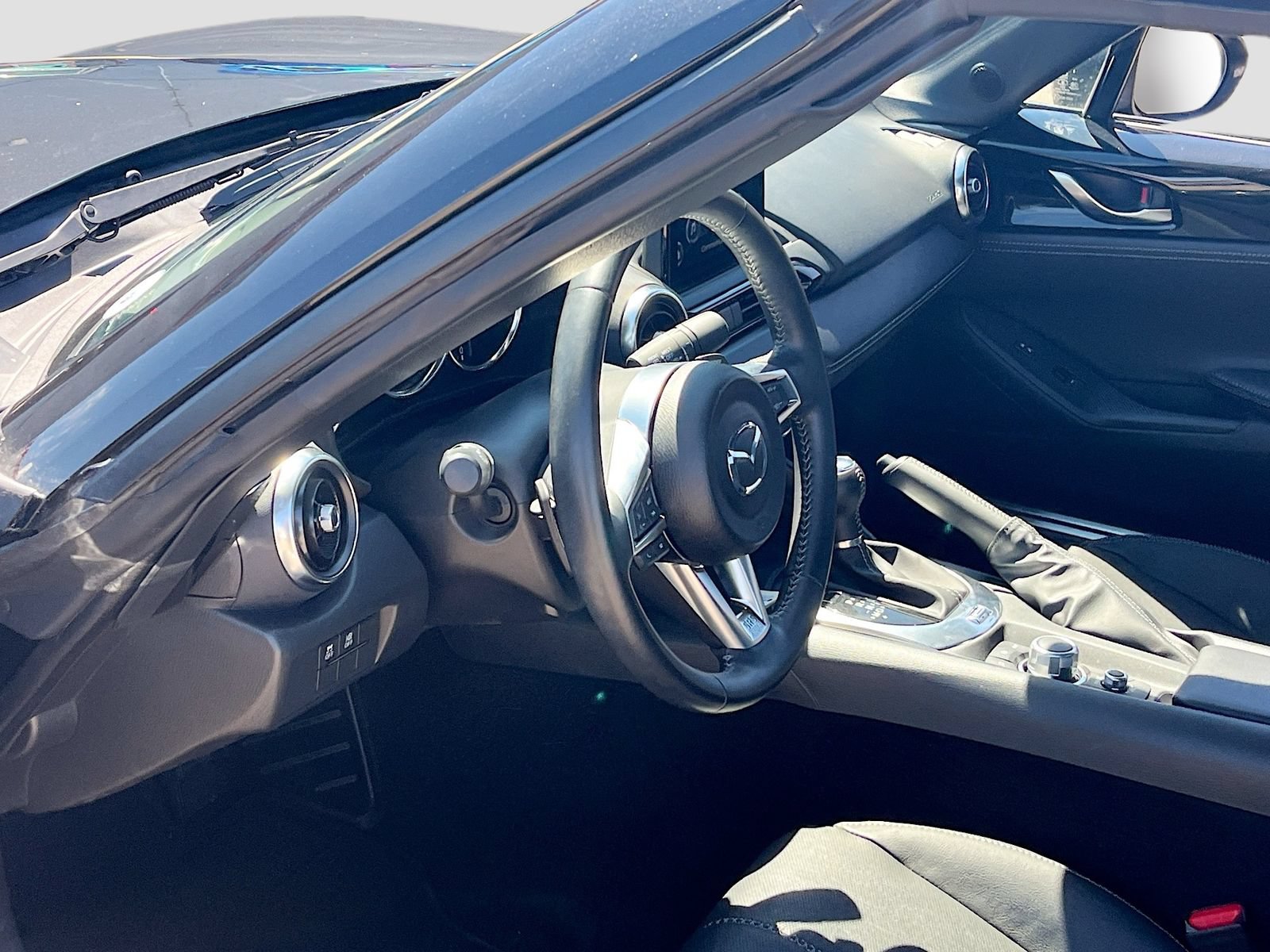 Used 2023 MAZDA MX-5 Miata Grand Touring RWD image 9