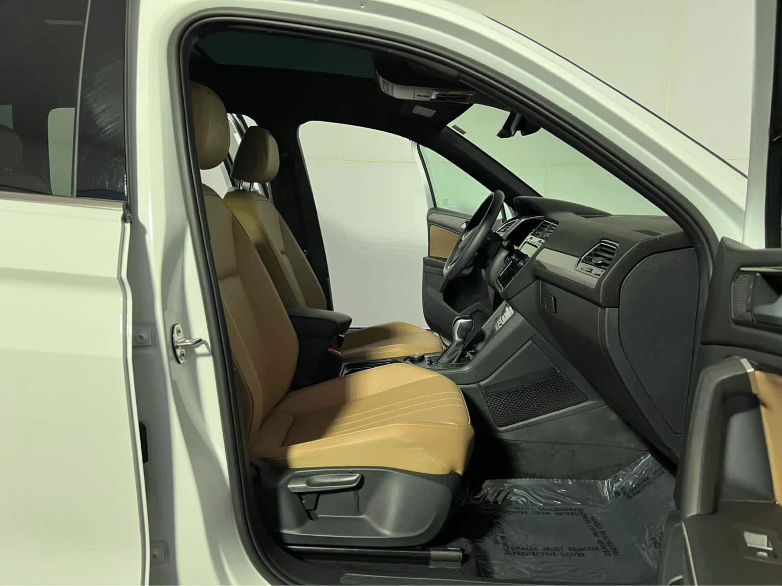 Used 2022 Volkswagen Tiguan SE w/ Panoramic Sunroof Package image 29