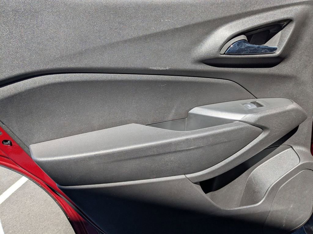 Used 2025 Chevrolet Trax LT w/ LT Convenience Package FWD image 24