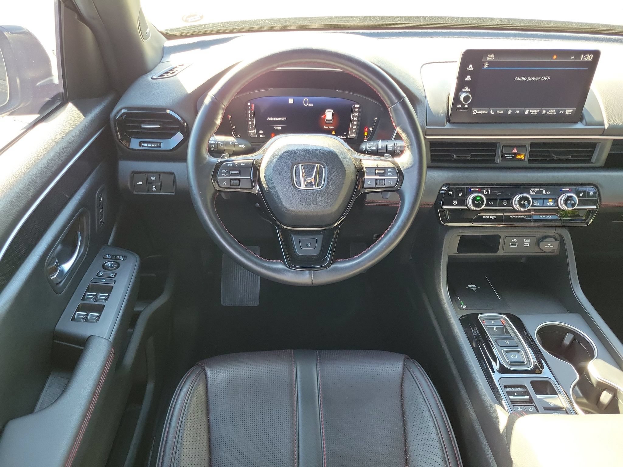 Used 2025 Honda Pilot Black Edition image 28