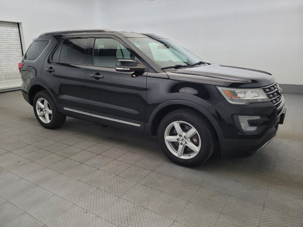 Used 2017 Ford Explorer XLT image 11