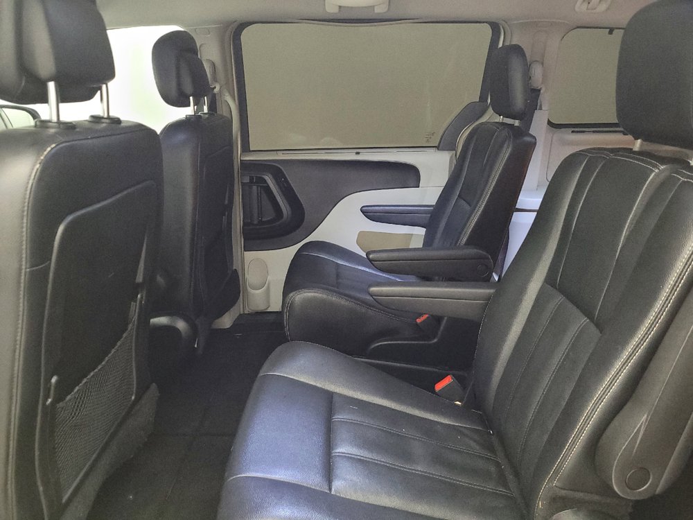 Used 2016 Chrysler Town & Country Touring w/ Driver Convenience Group FWD image 18