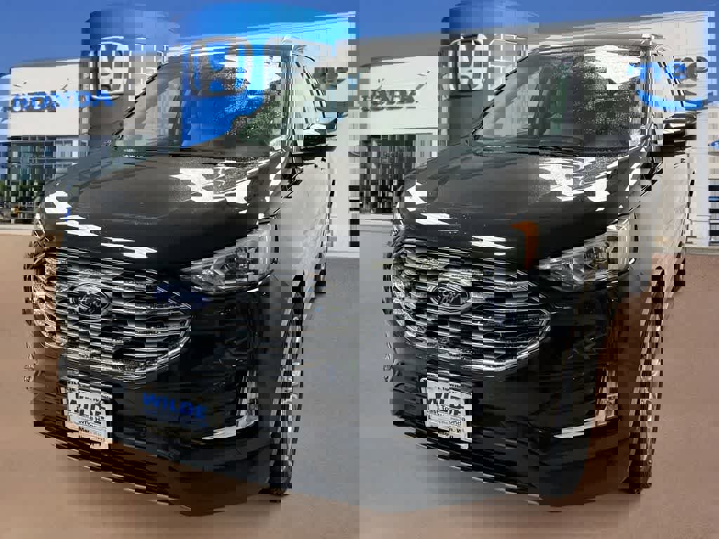 Used 2019 Ford Edge Titanium image 1