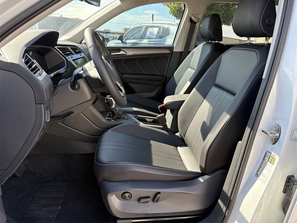 Certified 2024 Volkswagen Tiguan SE image 12