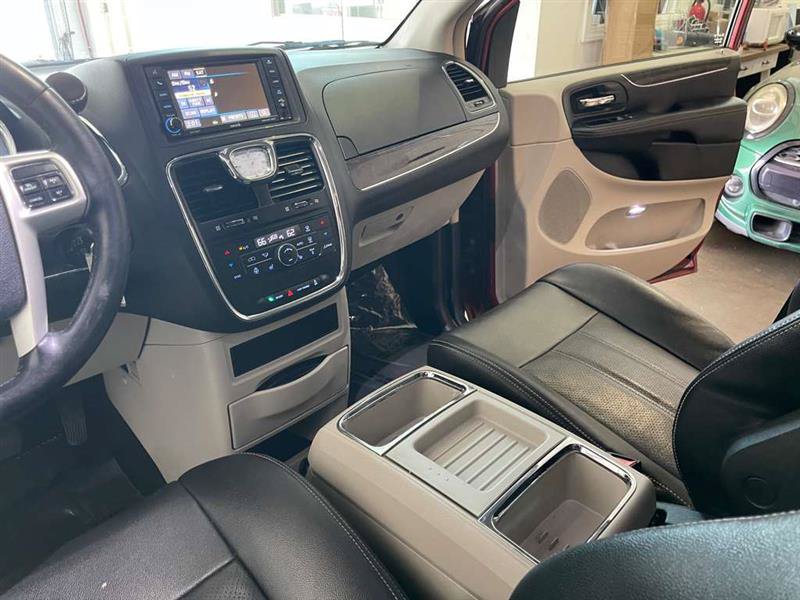 Used 2015 Chrysler Town & Country Touring-L w/ Driver Convenience Group FWD image 68